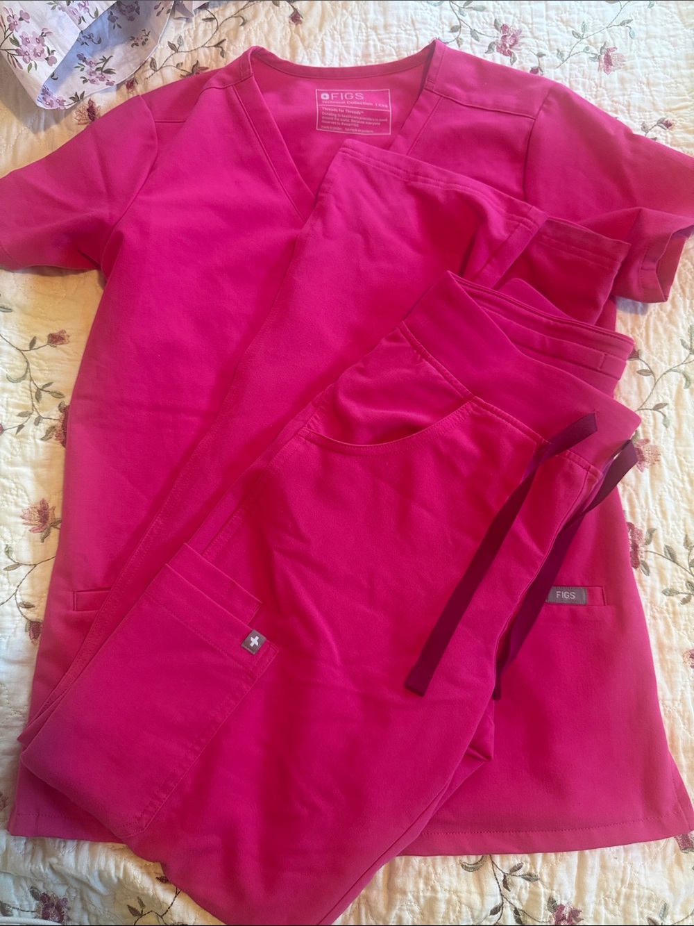 FIGS XXS set sold out color shocking pink
